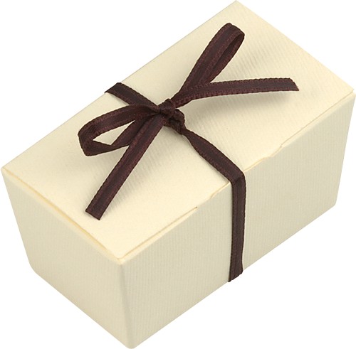 2er Schatulle "Sekt-Trüffel" von Schell Schokoladen befinden sich in einer beigen Schachtel mit einem braunem Band oben rum die zur einer Schleife gebunden ist