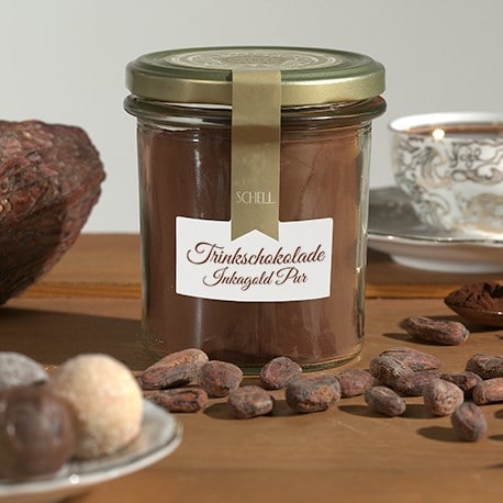 Für die Trinkschokolade Inkagold Pur wird edelherber Kakao genutzt und dies wird veredelt mit Gewürzen und Vanille.