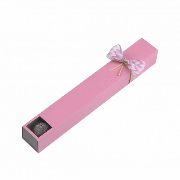 4er Stange "Rosenzauber" von Schell Schokoladen hat eine pinke Hülle mit Sichtfenster und einer pinken Schleife